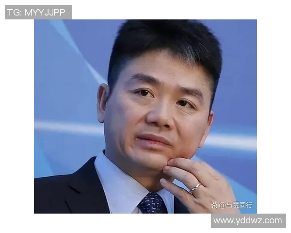 足球明星的辉煌与遗憾交织让人感慨不已的职业生涯与人生选择